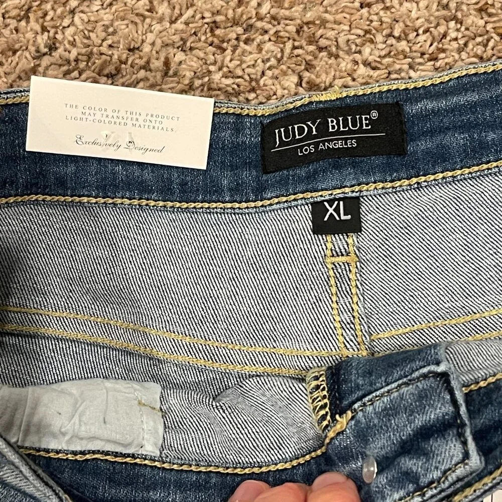Judy Blue Women's Mid Rise Distressed Denim Shorts, Size XL, NWT - Picture 5 of 5